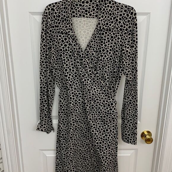 Lands' End size 16 wrap dress with circle design/black and white - Picture 1 of 8
